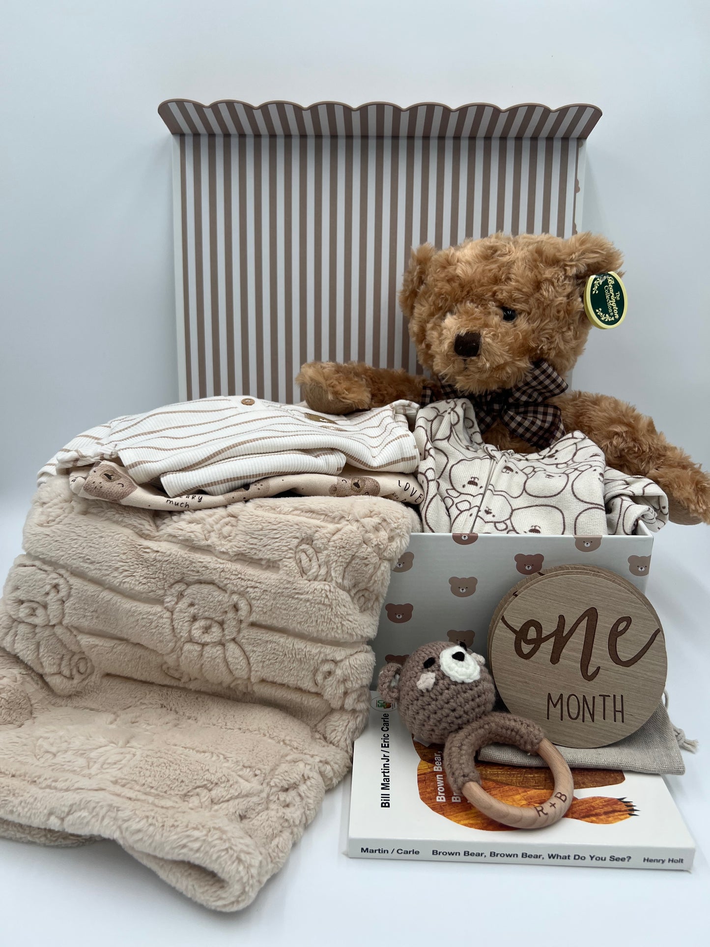 Bear-Themed Baby Gift Box – “Born in 2025” Keepsake Edition