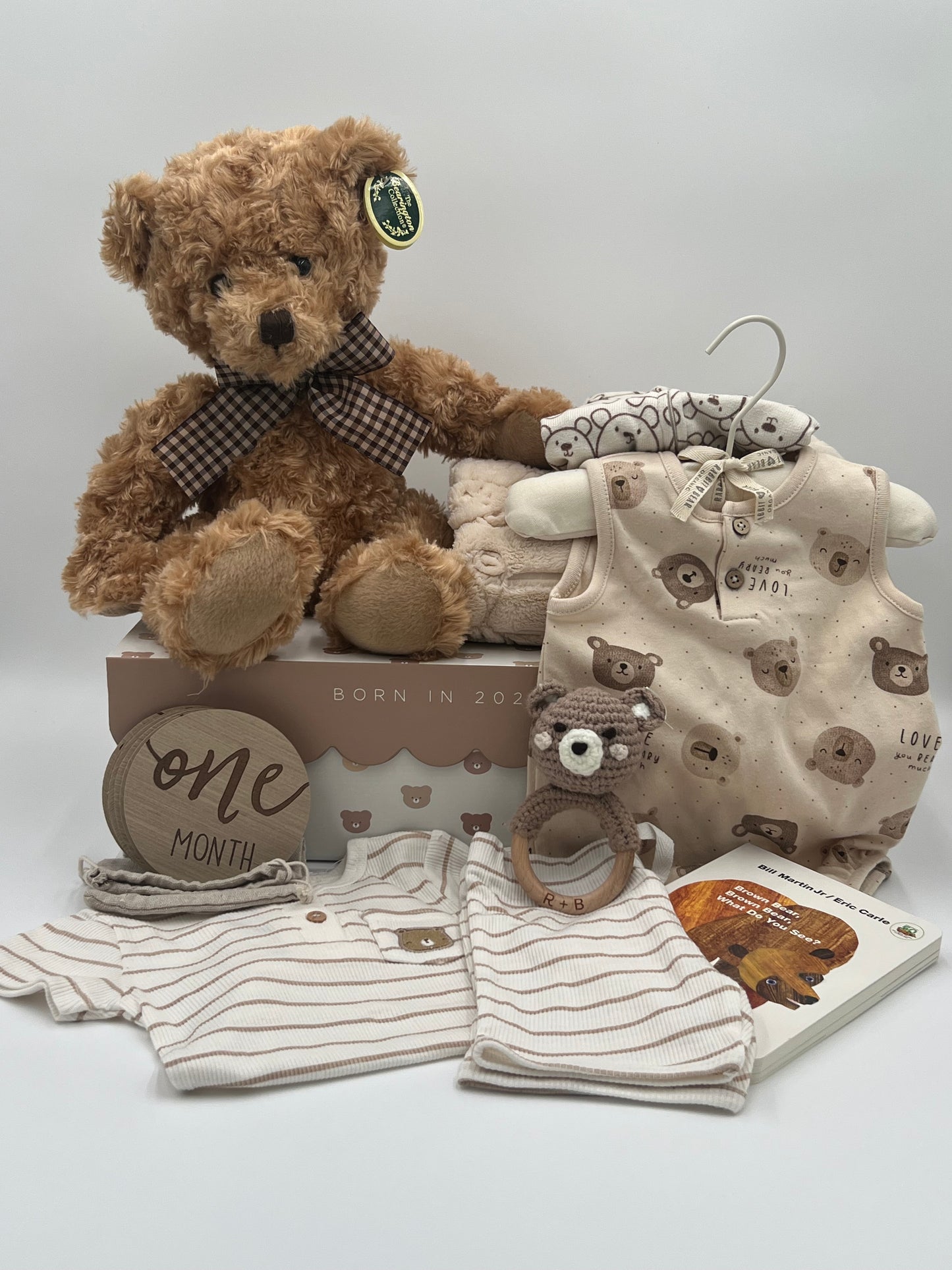 Bear-Themed Baby Gift Box – “Born in 2025” Keepsake Edition