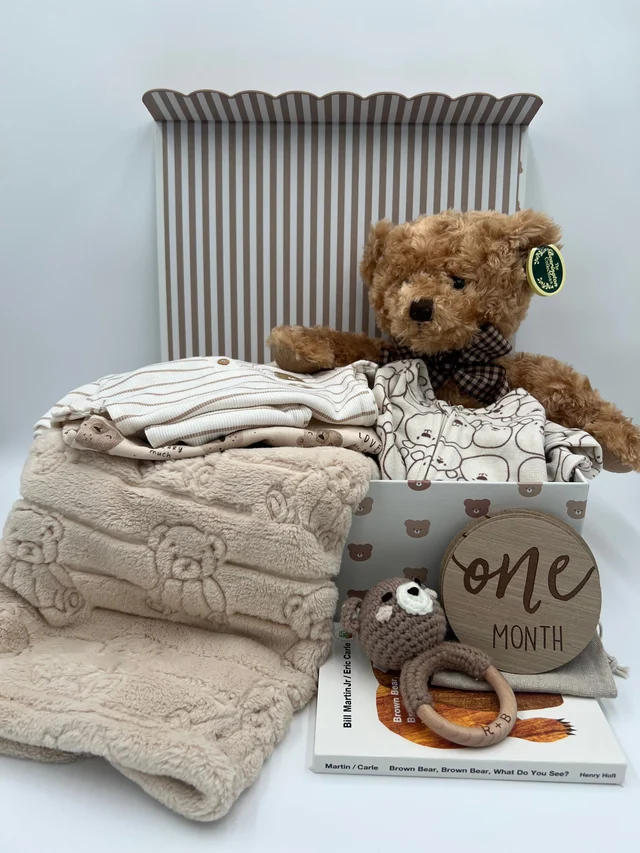 Bear-Themed Baby Gift Box – “Born in 2025” Keepsake Edition